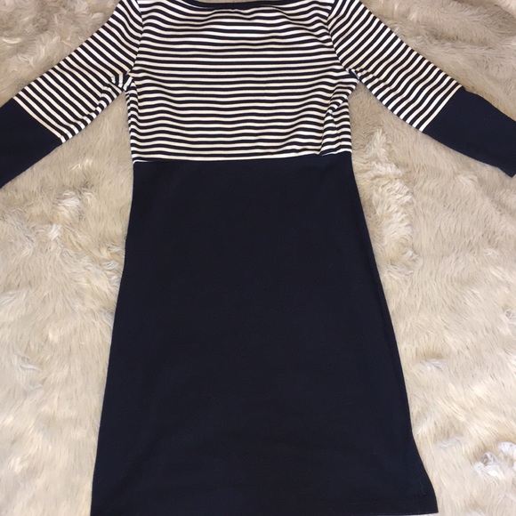 Figure-Flattering Mini - Picture 3 of 3